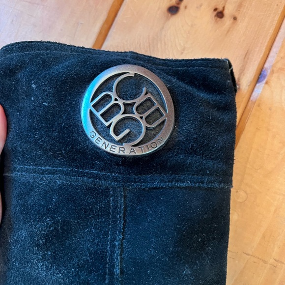 BCBGENERATION Black Real Suede Knee High Boots. Size 8. - Picture 4 of 6